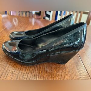 Simply Vera-Vera Wang black patent leather wedges